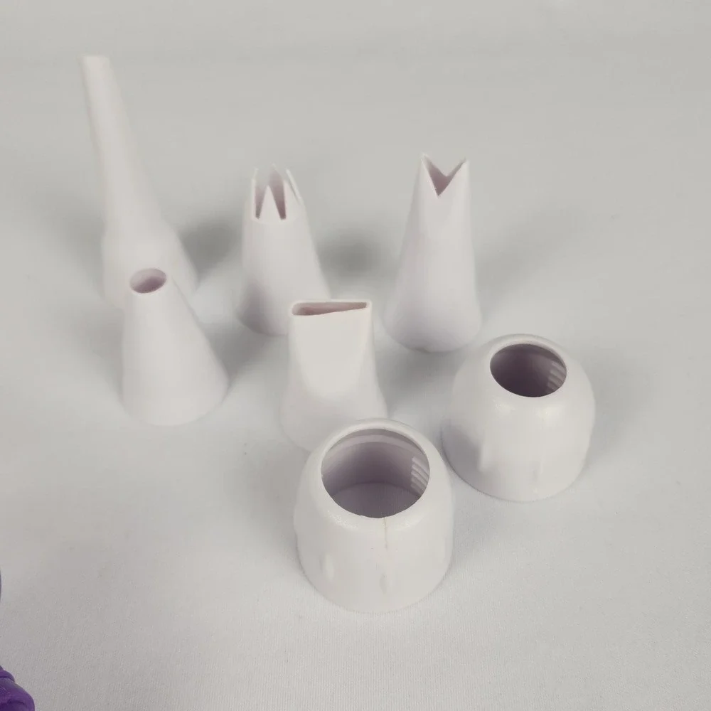 Wilton Dessert‎ Decorator Plus Cake Cookie Pastry Icing Tool 5 tips 2 Couplers